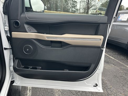 Used 2024 Ford Expedition Max Limited image 15
