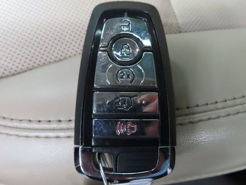 Used 2020 Lincoln Corsair Reserve image 68