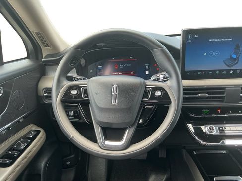 Certified 2025 Lincoln Corsair FWD image 18