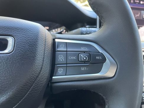 Used 2023 Jeep Compass Limited image 14