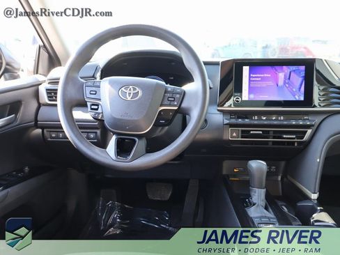 Used 2025 Toyota Camry LE image 18