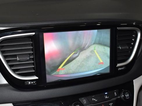 Certified 2024 Chrysler Pacifica Touring-L image 16