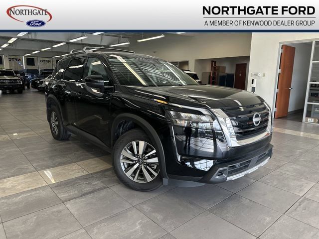 Used 2025 Nissan Pathfinder SL AWD/4WD 360° Tour