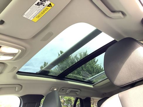 Used 2024 Volvo V60 B5 Cross Country Plus w/ Protection Package Premier image 31