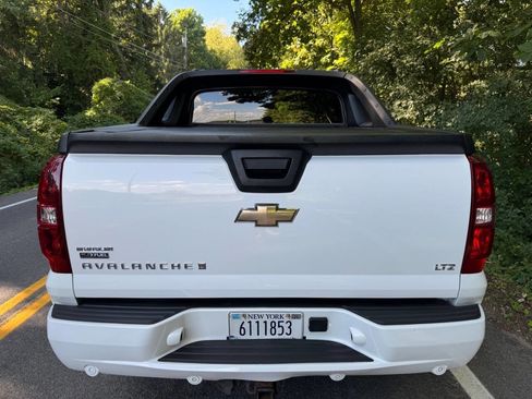 Used 2008 Chevrolet Avalanche LTZ w/ LTZ Preferred Equipment Group image 4