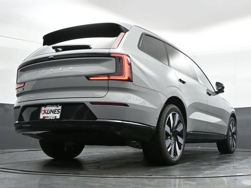 Used 2025 Volvo EX90 Ultra AWD/4WD image 40