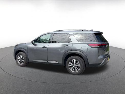 Used 2026 Nissan Pathfinder SL FWD image 9