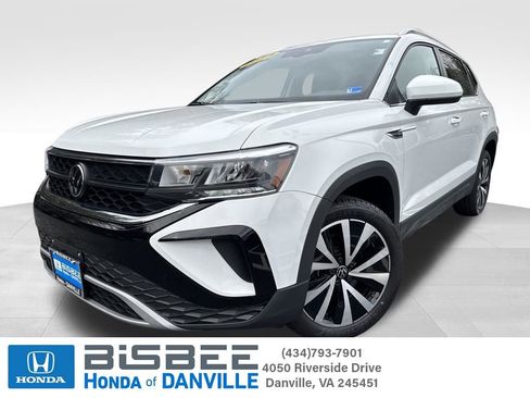 Used 2024 Volkswagen Taos SE image 1