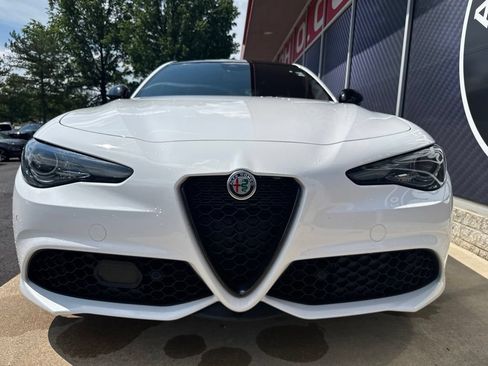 Used 2022 Alfa Romeo Giulia Veloce AWD/4WD image 8