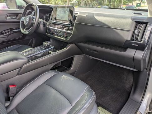 Used 2022 Nissan Pathfinder SV FWD image 29