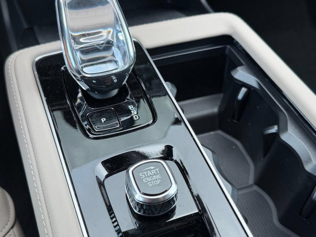 New 2026 Volvo XC90 T8 Core w/ Protection Package Premier AWD/4WD image 19