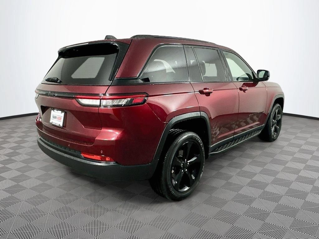 Certified 2025 Jeep Grand Cherokee Altitude AWD/4WD image 12