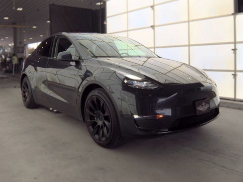 Used 2025 Tesla Model Y Long Range AWD/4WD image 5