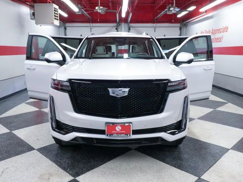 Used 2024 Cadillac Escalade ESV Sport Platinum w/ LPO, ONYX Package image 41