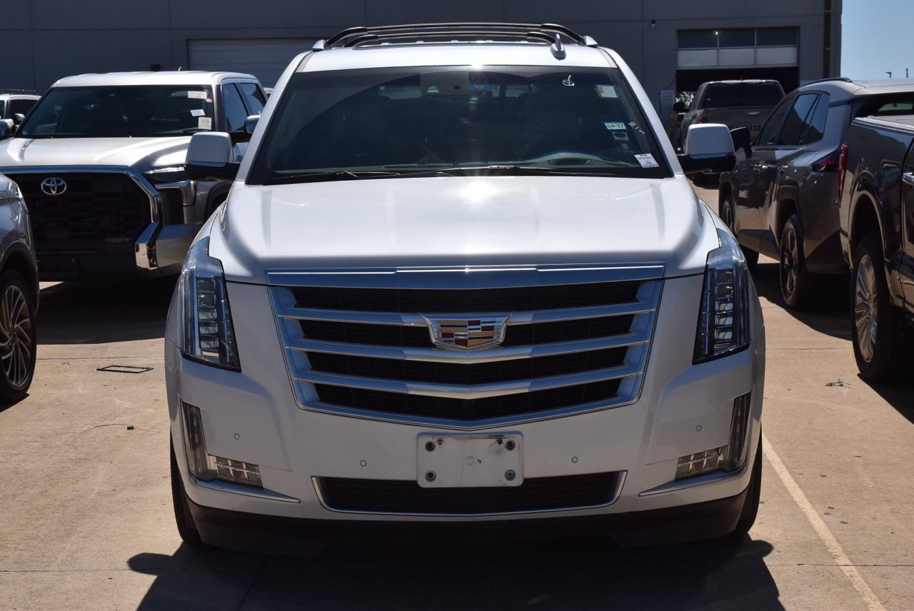 Used 2016 Cadillac Escalade Premium RWD image 3
