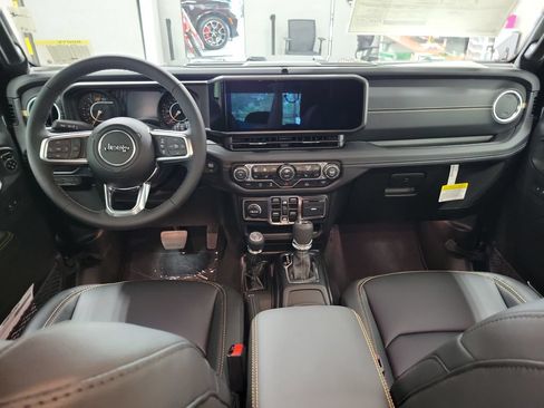 New 2026 Jeep Wrangler Unlimited Sahara w/ Technology Group AWD/4WD image 17