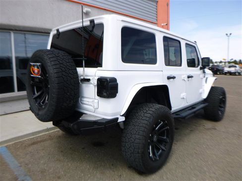 Used 2021 Jeep Wrangler Unlimited Sahara w/ Uconnect 4C Nav & Sound Group AWD/4WD image 3
