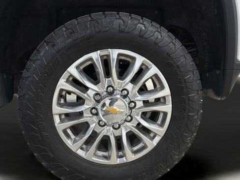 Used 2023 Chevrolet Silverado 2500 High Country image 14