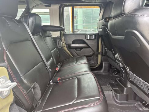 Used 2025 Jeep Wrangler Unlimited Rubicon image 9