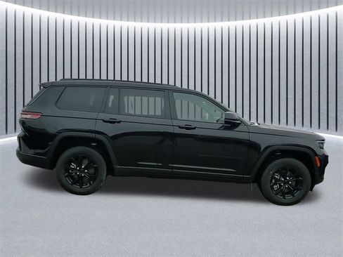 New 2025 Jeep Grand Cherokee L Laredo image 6