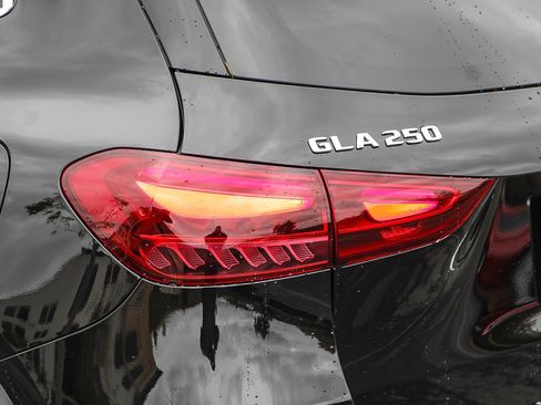 Certified 2025 Mercedes-Benz GLA 250 image 11