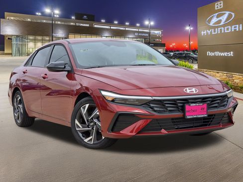 Certified 2025 Hyundai Elantra Sport FWD image 3