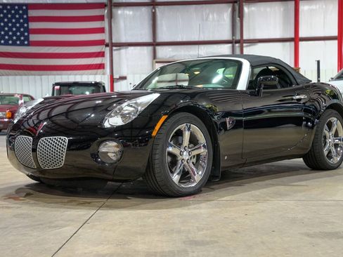 Used 2006 Pontiac Solstice Convertible w/ Premium Package RWD image 20