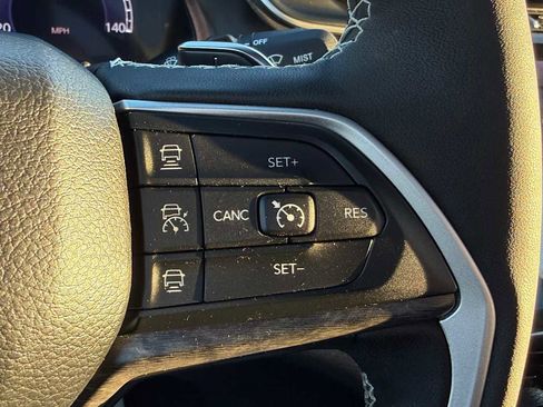 Used 2024 Jeep Grand Cherokee Limited w/ Luxury Tech Group II image 16