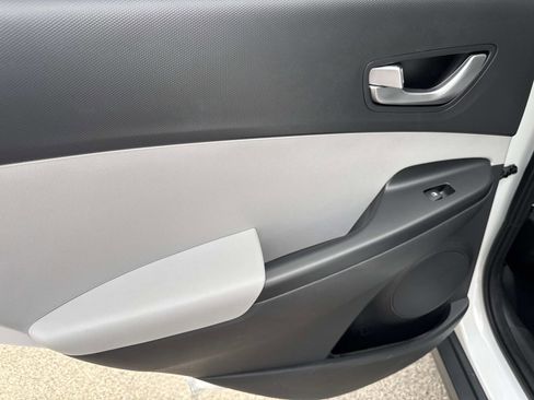 Used 2023 Hyundai Kona SE FWD image 9