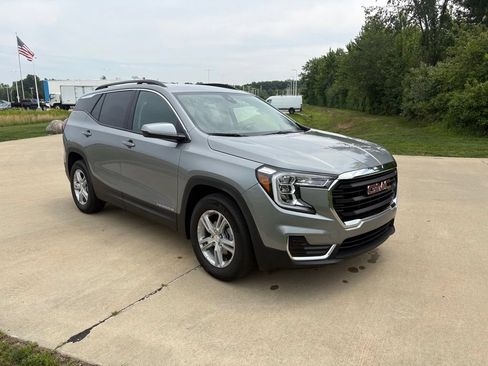 Used 2023 GMC Terrain SLE w/ Driver Convenience Package FWD image 11