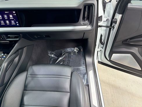Certified 2025 Porsche Cayenne Turbo image 19