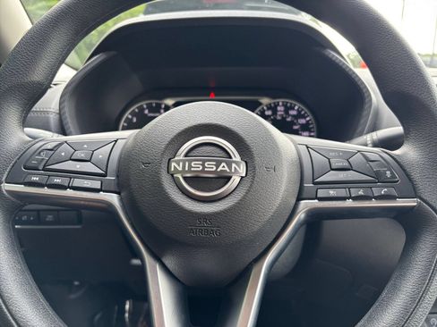 Used 2025 Nissan Sentra SV FWD image 25