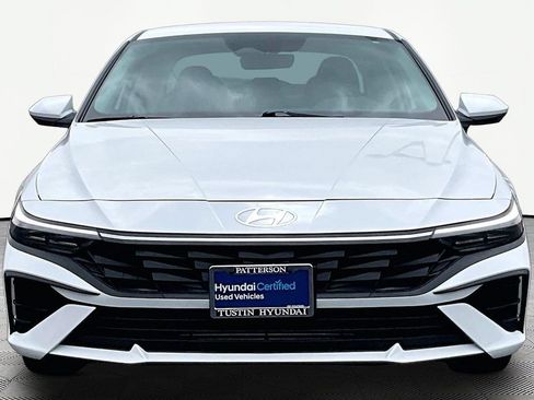 Certified 2025 Hyundai Elantra SE FWD image 3