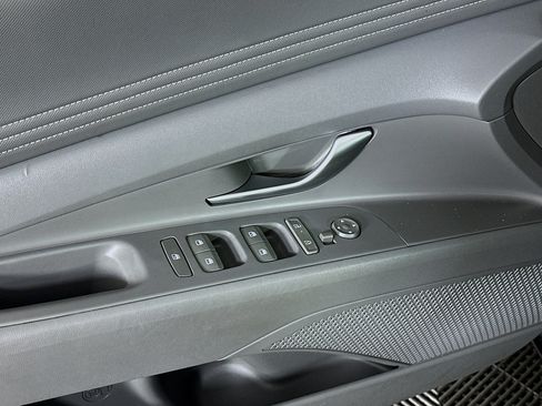 Used 2025 Hyundai Elantra SEL FWD image 15