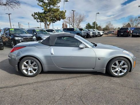 Used 2005 Nissan 350Z Touring image 2
