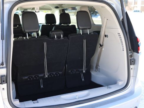 Used 2024 Chrysler Pacifica Touring-L image 13