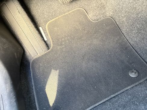 Used 2025 Volvo XC40 B5 Core image 17