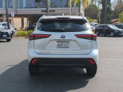 Used 2023 Toyota Highlander XLE FWD image 6
