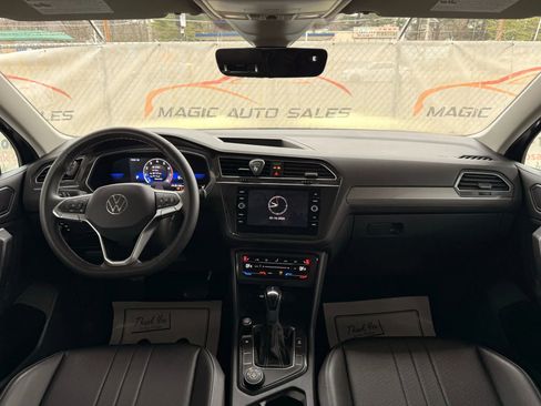 Used 2022 Volkswagen Tiguan SE w/ Panoramic Sunroof Package image 76