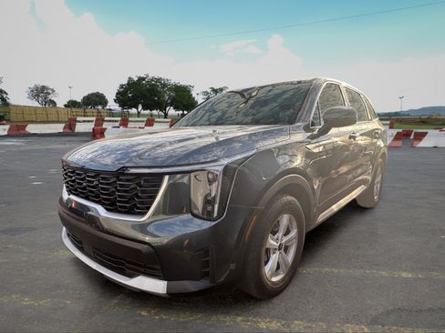 Certified 2024 Kia Sorento LX FWD image 5