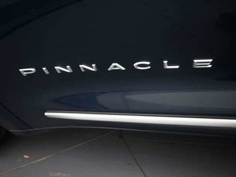Used 2023 Chrysler Pacifica Pinnacle FWD image 45