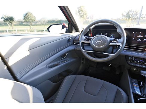 Certified 2025 Hyundai Elantra SEL image 10