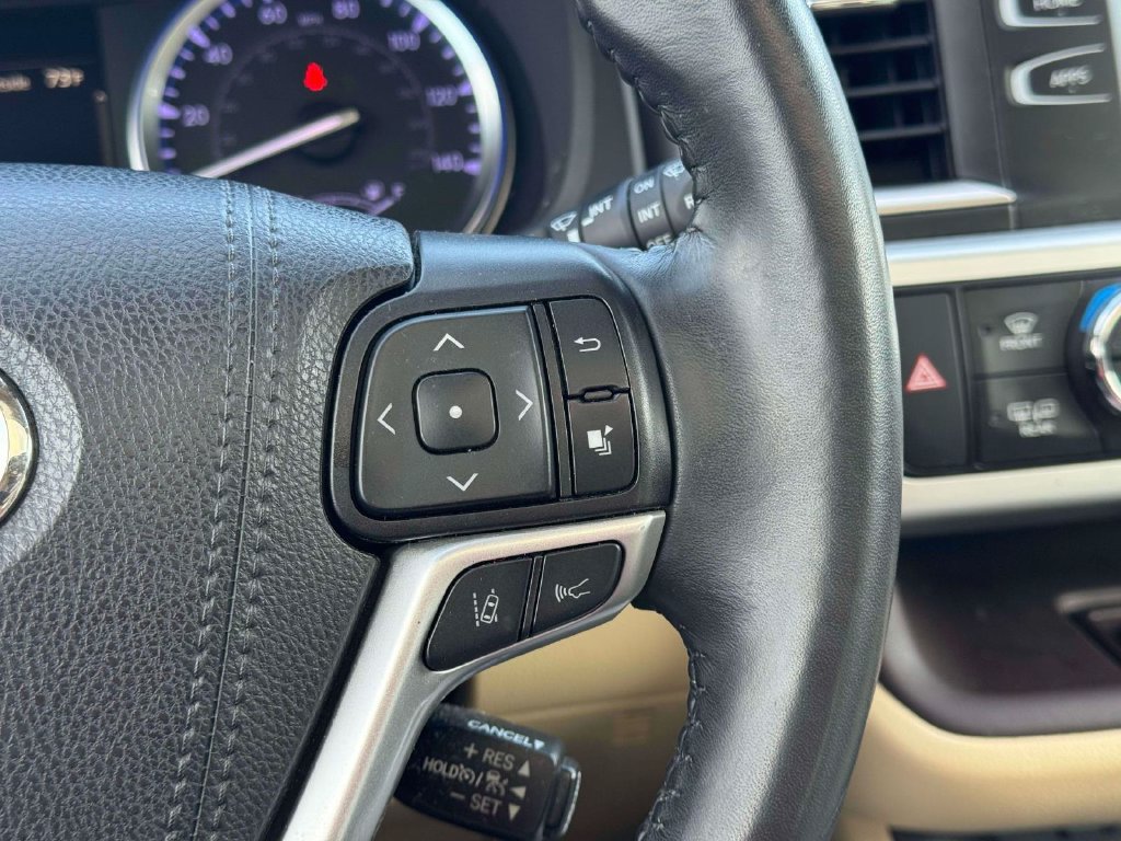 Used 2019 Toyota Highlander XLE AWD/4WD image 25