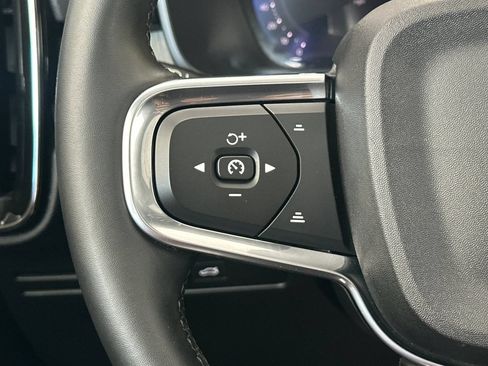 Used 2025 Volvo XC40 B5 Plus AWD/4WD image 29