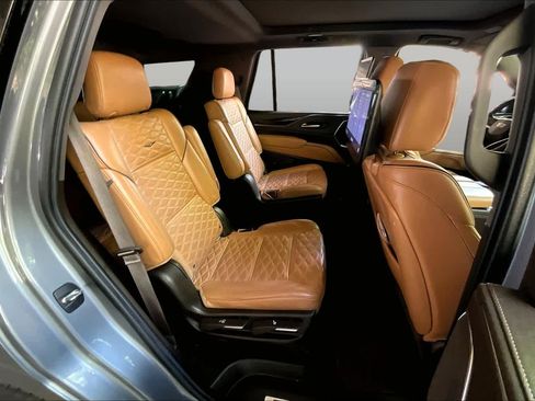 Used 2021 Cadillac Escalade Premium Luxury w/ LPO, Illumination Package RWD image 20