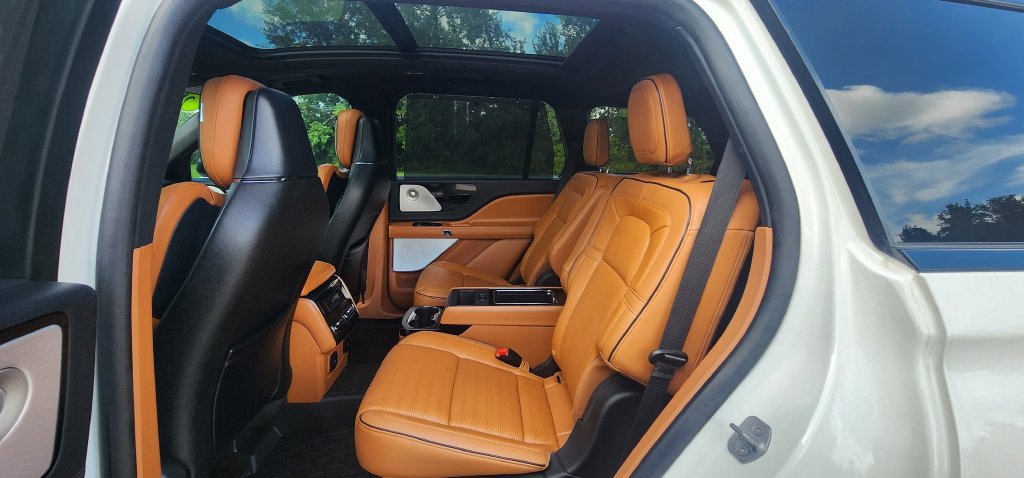 Used 2025 Lincoln Aviator Black Label w/ Jet Appearance Package AWD/4WD image 20
