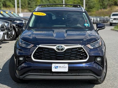 Used 2024 Toyota Highlander XLE AWD/4WD image 2