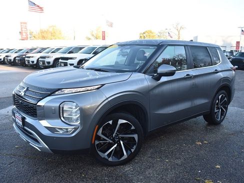 Used 2023 Mitsubishi Outlander SE image 13