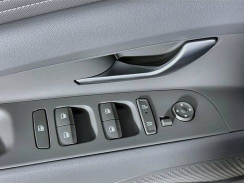 Certified 2025 Hyundai Elantra SEL FWD image 12