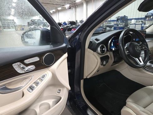 Used 2022 Mercedes-Benz GLC 300 4MATIC image 4